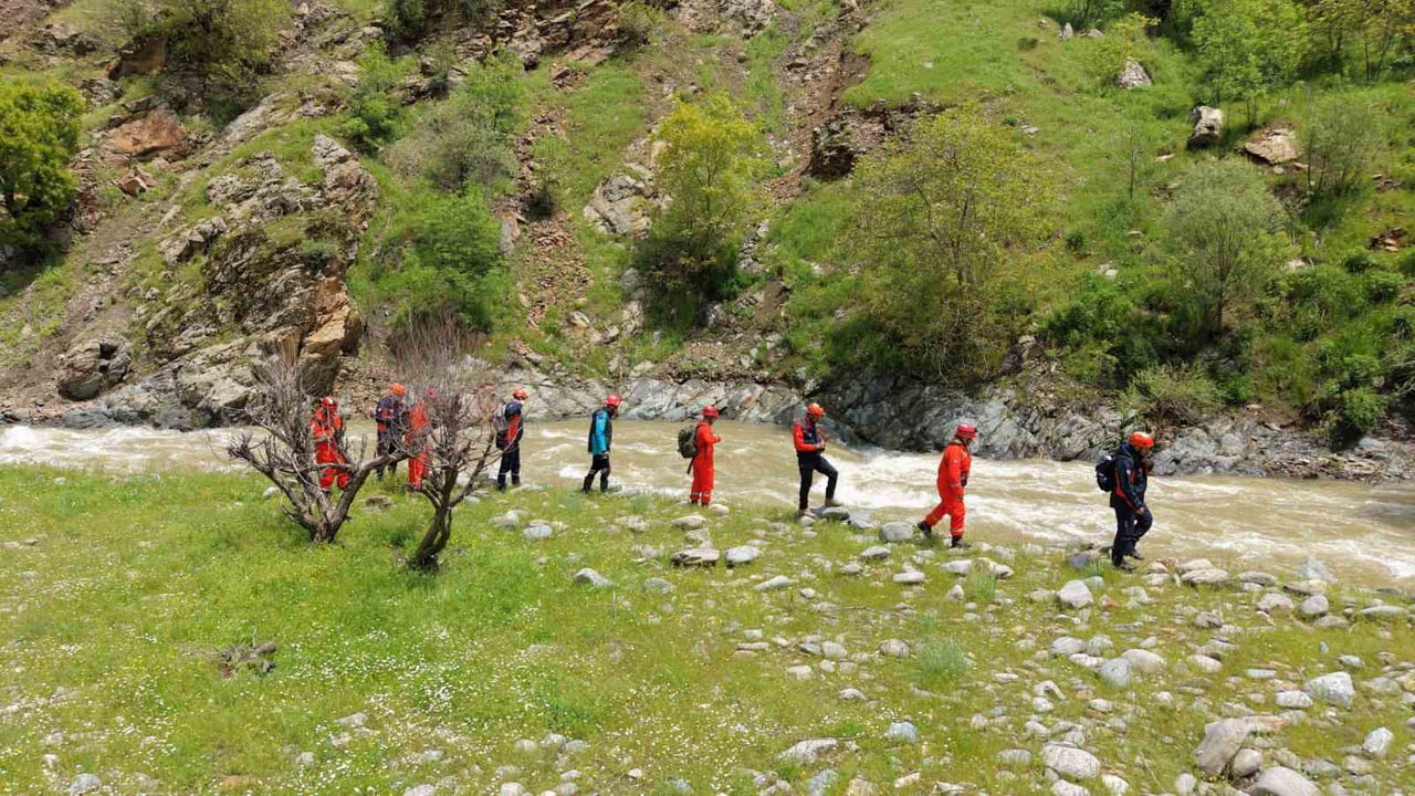 MUŞ’UN CEVİZLİDERE KÖYÜNDE DEREYE DÜŞEREK KAYBOLAN GÜLSİMA YILDIZ’I ARAMA ÇALIŞMALARI 5’İNCİ...