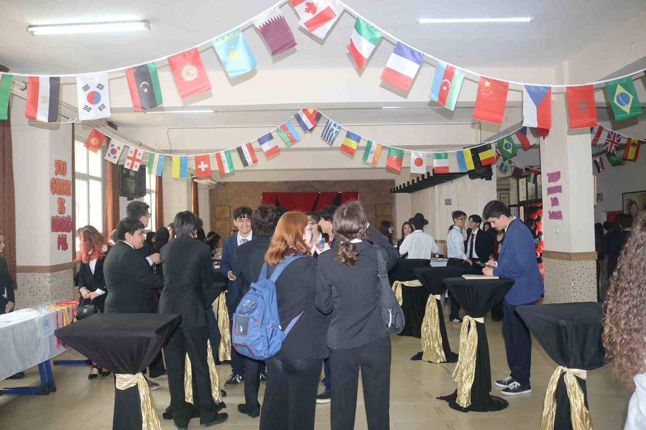 NAZİLLİ ANADOLU LİSESİ’NDEN ÖĞRENCİLERİNE ULUSLARARASI DENEYİM