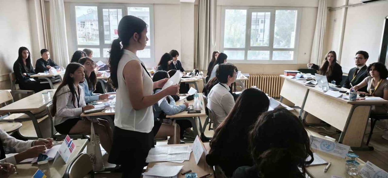 NAZİLLİ ANADOLU LİSESİ’NDEN ÖĞRENCİLERİNE ULUSLARARASI DENEYİM
