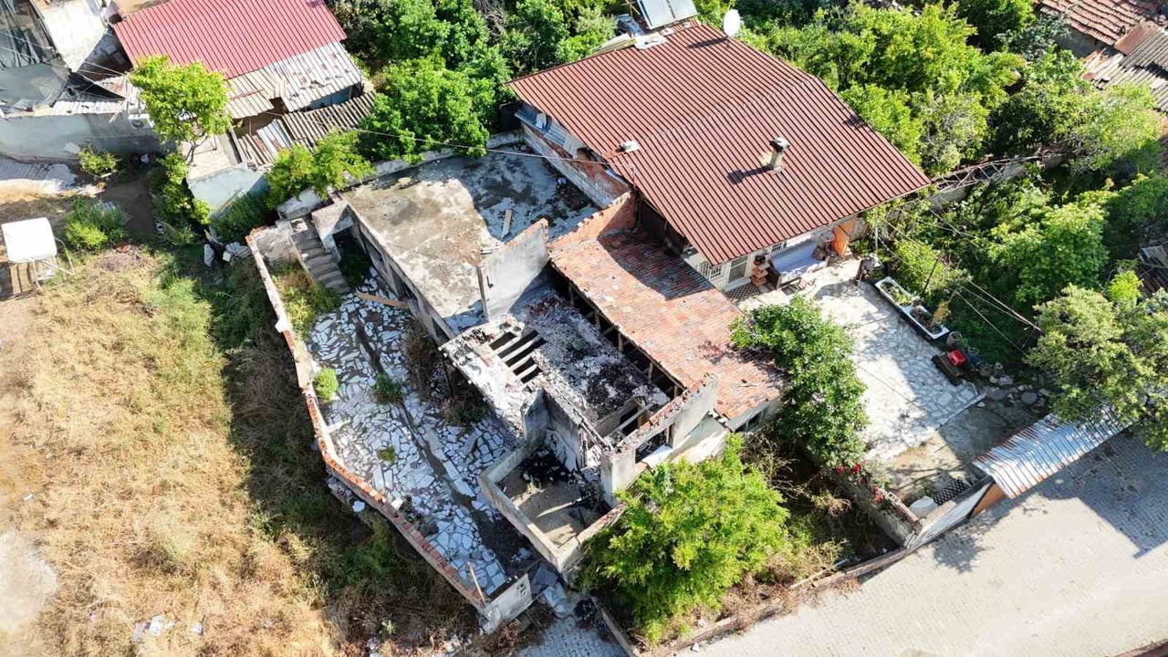 NAZİLLİ BELEDİYESİ FEN İŞLERİ MÜDÜRLÜĞÜ EKİPLERİ, VATANDAŞLARIN CAN VE MAL GÜVENLİĞİNİ TEHDİT EDEN...