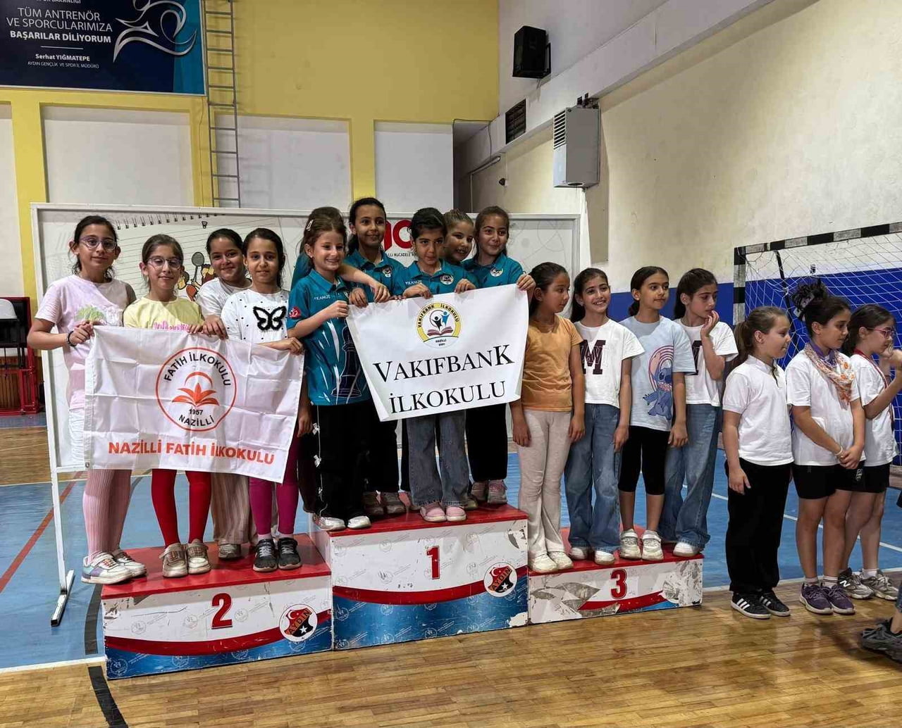 NAZİLLİ VAKIFBANK İLKOKULU KIZLARI SATRANÇTA AYDIN ŞAMPİYONU
