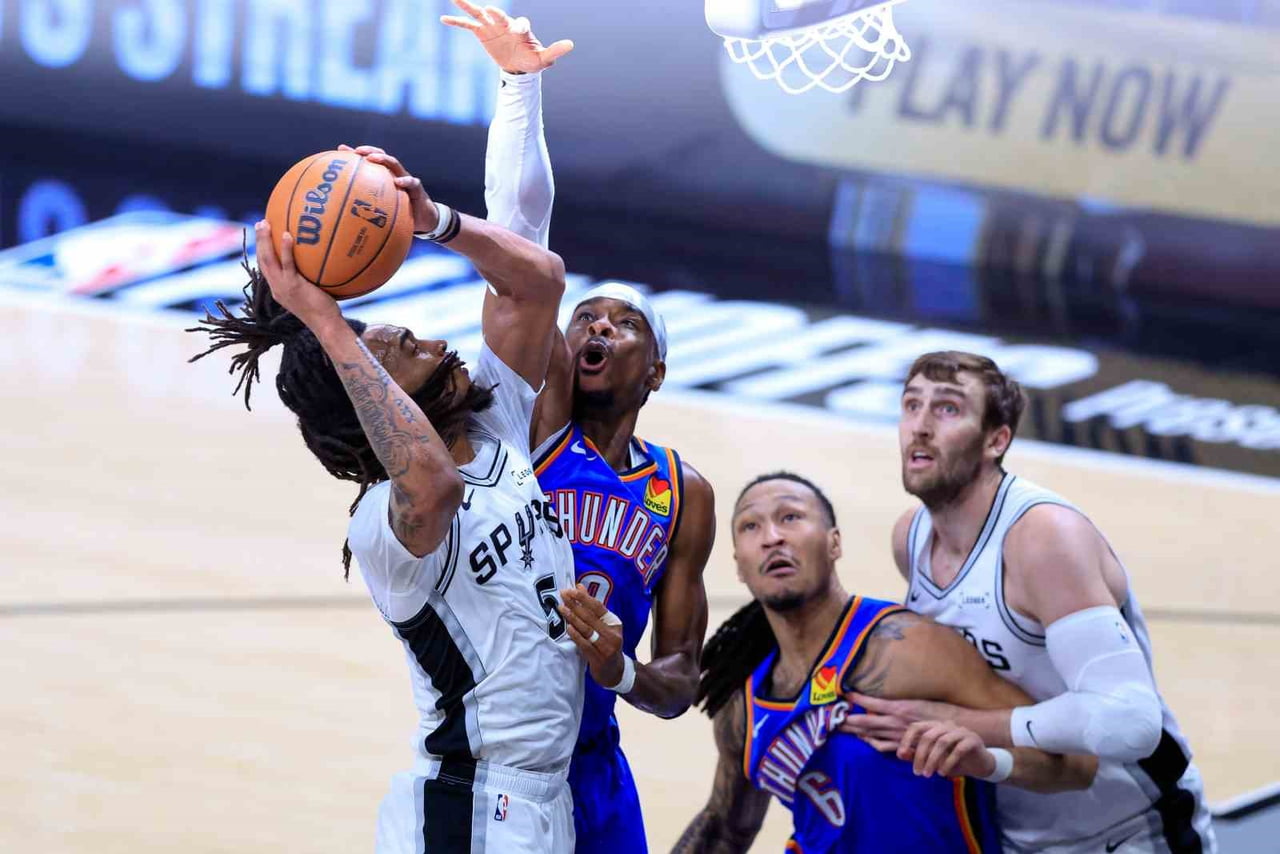 NBA BATI KONFERANSI FİNAL SERİSİNDE SAN ANTONİO SPURS, SAHASINDA OKLAHOMA CİTY THUNDER'I 103-82...