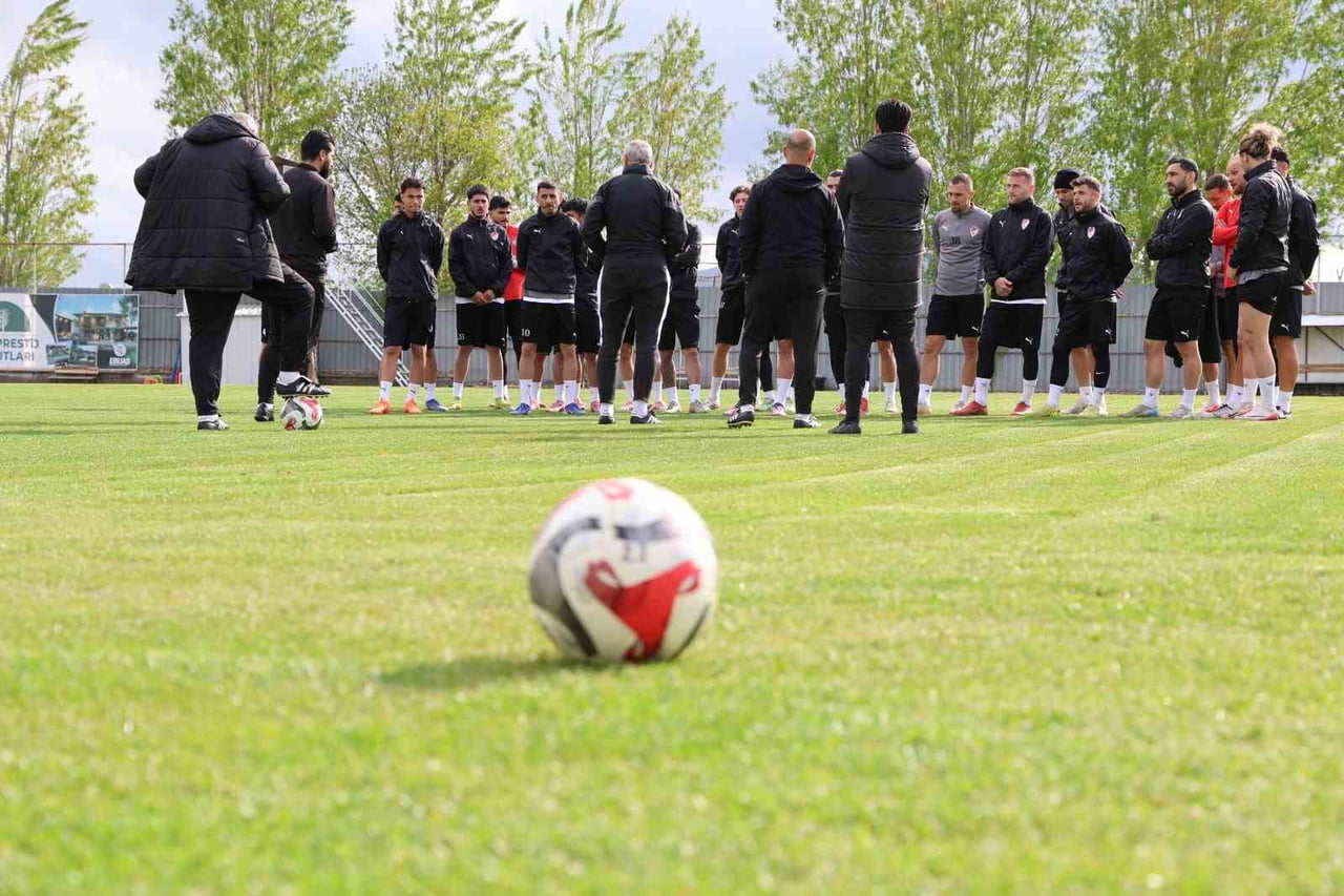 NESİNE 2. LİG BEYAZ GRUP PLAY-OFF FİNALİNDE PAZAR GÜNÜ MUĞLASPOR İLE BURSA'DA KARŞI KARŞIYA...