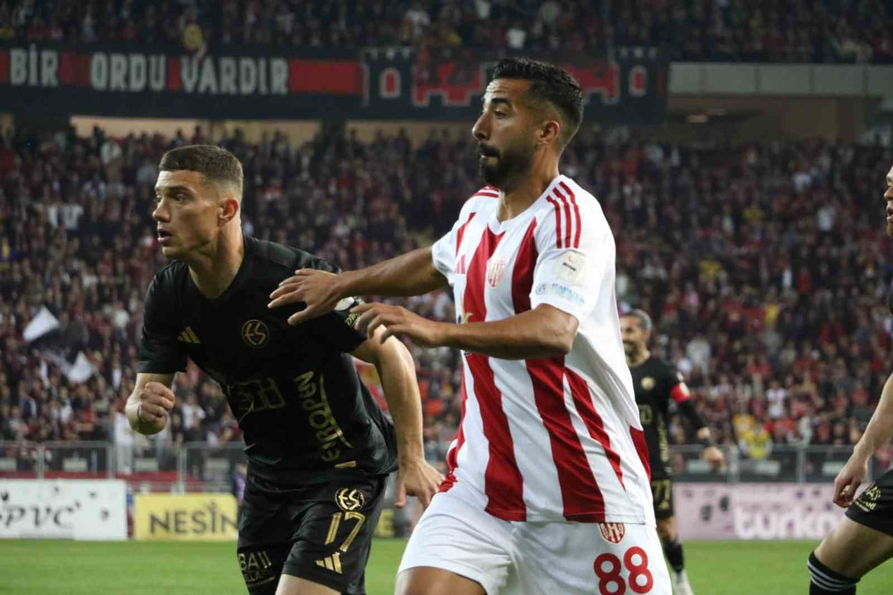 NESİNE 3. LİG YÜKSELME PLAY-OFF 1. TUR RÖVANŞ MAÇINDA ESKİŞEHİRSPOR, SAHASINDA AYVALIKGÜCÜ...