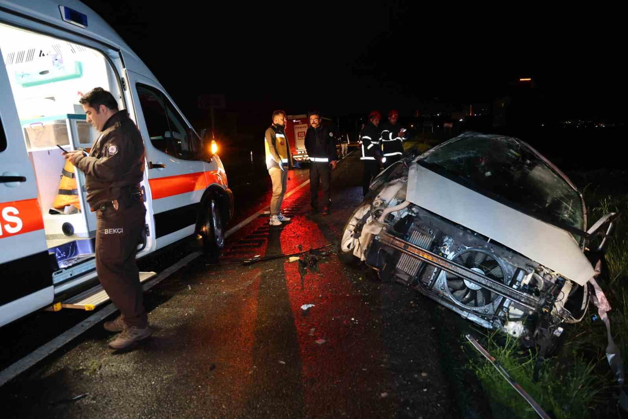 NEVŞEHİR'DE YAĞIŞ NEDENİYLE MEYDANA GELEN TRAFİK KAZASINDA 1 KİŞİ YARALANIRKEN, OLAY YERİNDE GÖREV...