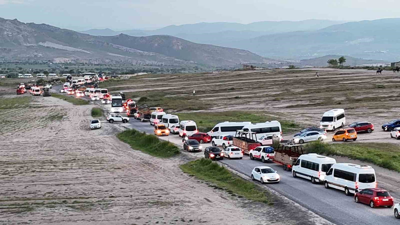 NEVŞEHİR’DE 19 MAYIS ATATÜRK’Ü ANMA, GENÇLİK VE SPOR BAYRAMI’NDA KAPADOKYA SEMALARINI SÜSLEMESİ...