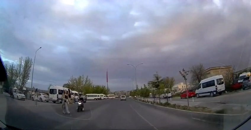 NEVŞEHİR’DE MOTOSİKLETİN YAYAYA ÇARPMASI SONUCU MEYDANA GELEN TRAFİK KAZASINDA 2 KİŞİ YARALANDI....