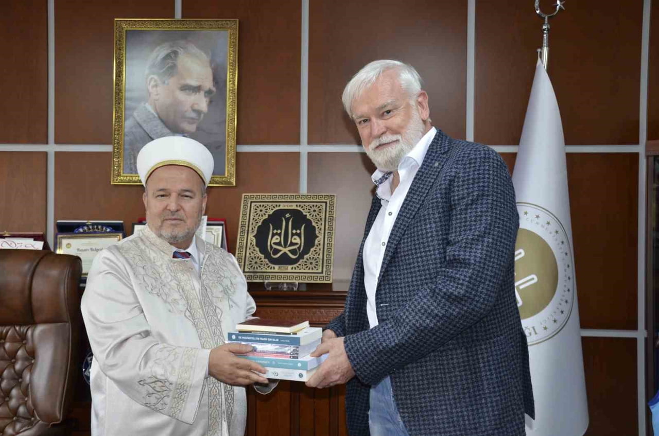 NEVŞEHİR İL MÜFTÜLÜĞÜ’NDE DÜZENLENEN İHTİDA MERASİMİNDE ALMAN VATANDAŞI PETER BORMANN, KELİME-İ...