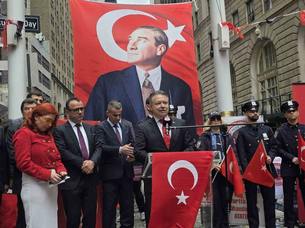 NEW YORK (İHA) - ABD’NİN NEW YORK KENTİNDEKİ 43. GELENEKSEL TÜRK GÜNÜ YÜRÜYÜŞÜ VE FESTİVALİ...