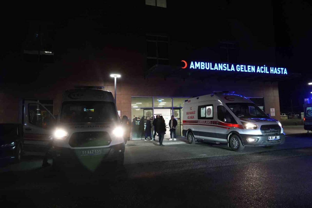 NİĞDE’DE AİLE KAVGASI KANLI BİTTİ: KAYINBABA AĞIR YARALANDI