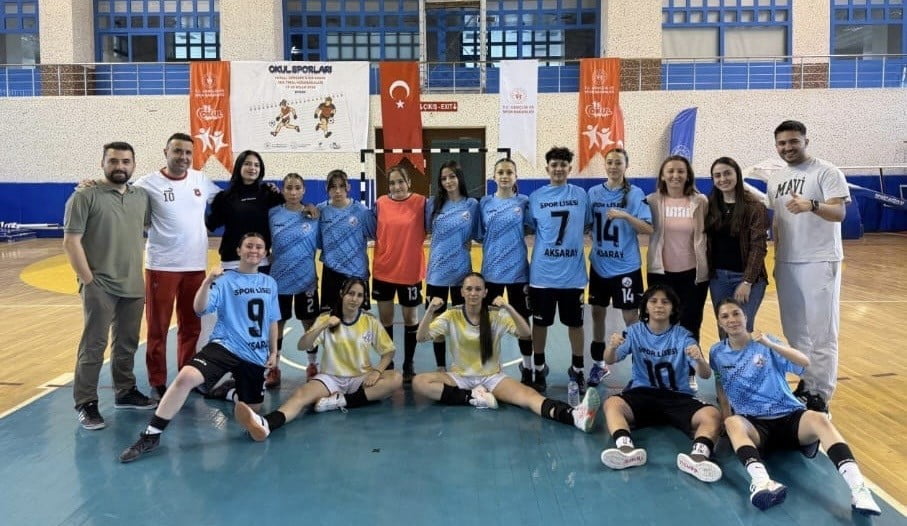 NİĞDE’DE DÜZENLENEN TÜRKİYE ŞAMPİYONASINDA MÜCADELE EDEN AKSARAY SPOR LİSESİ KIZ FUTSAL TAKIMI...