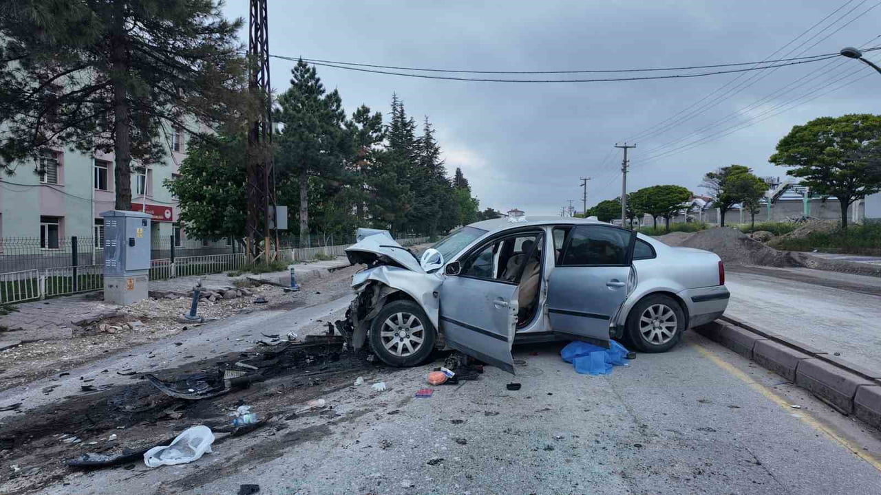 NİĞDE’DE İKİ OTOMOBİLİN ÇARPIŞTIĞI KAZADA 2 KİŞİ ÖLDÜ, 2 KİŞİ YARALANDI