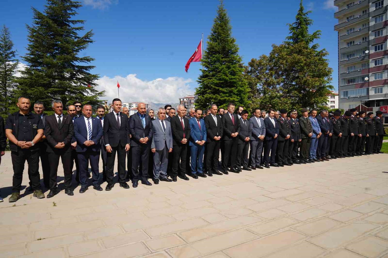 NİĞDE’DE KURBAN ARİFESİNDE ŞEHİTLİK ZİYARET EDİLDİ