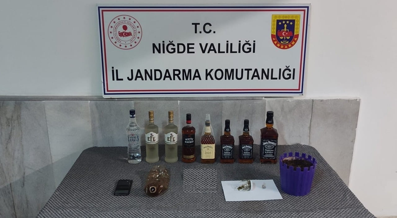 NİĞDE’DE YASADIŞI KENEVİR YETİŞTİRENLERE OPERASYON