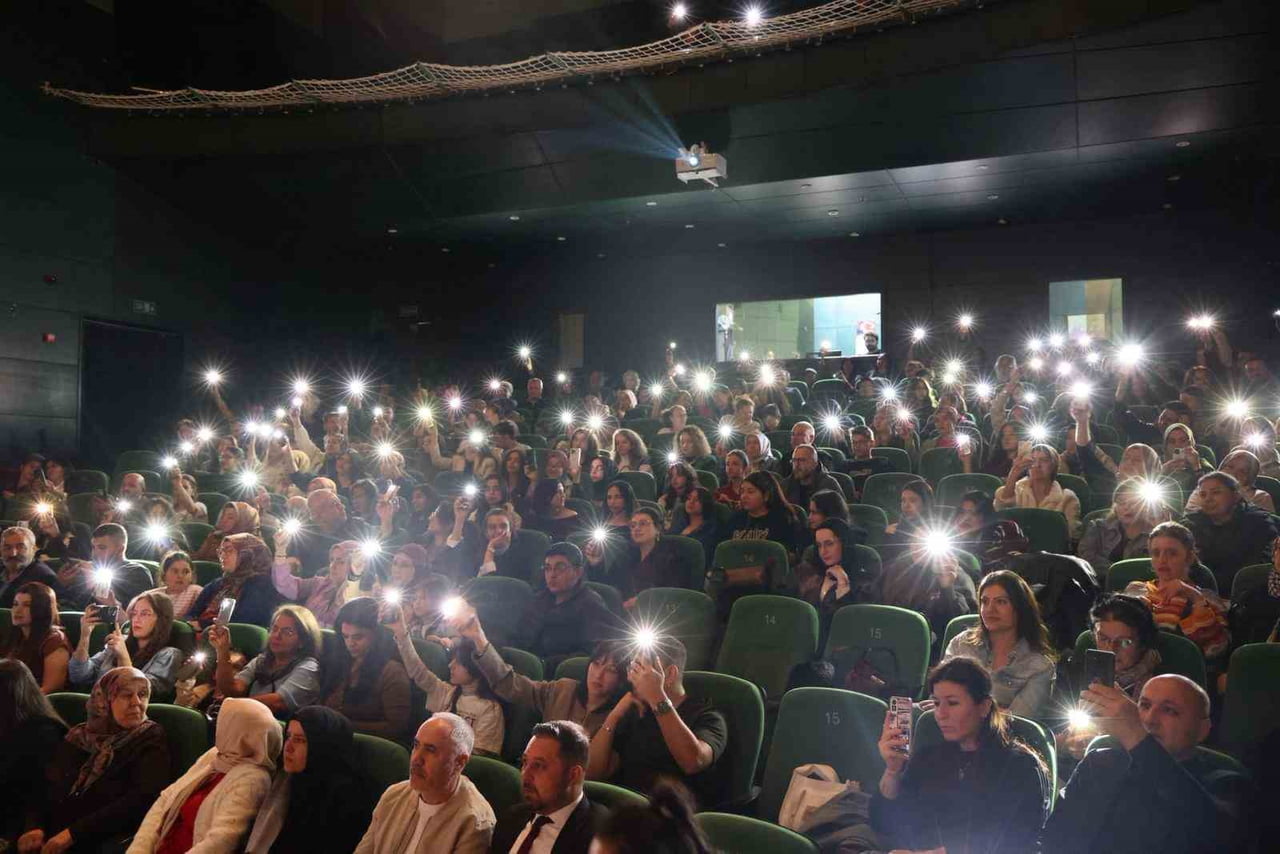 NİĞDE HALK EĞİTİMİ MERKEZİ TARAFINDAN DÜZENLENEN “MODERN FOLK KONSERİ”, ZENGİN EZGİLERİYLE...