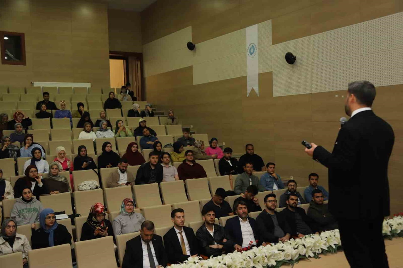 NÖHÜ’DE VAKIFLAR HAFTASI KAPSAMINDA “VAKIF KURAN KADINLAR” KONFERANSI DÜZENLENDİ