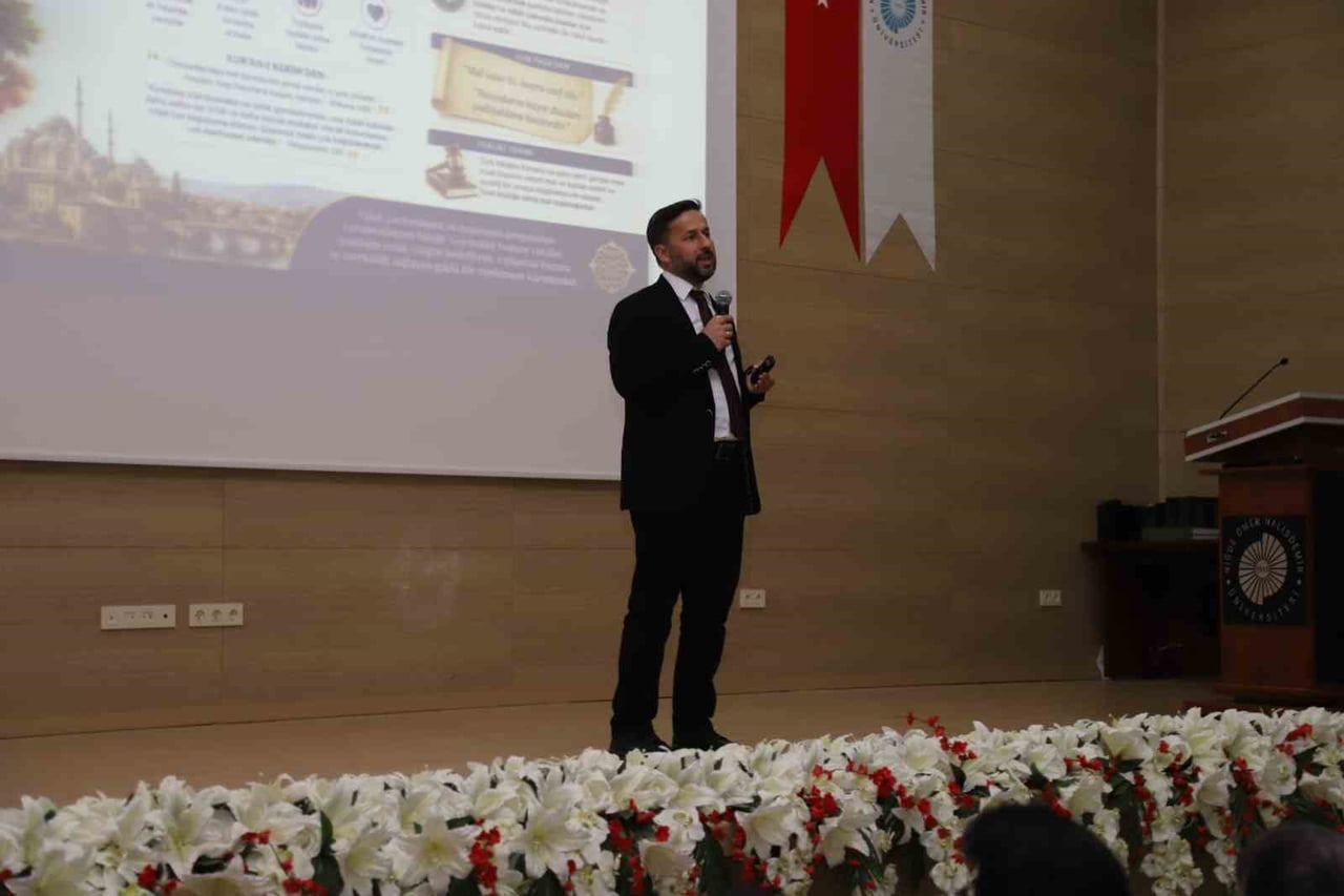 NÖHÜ’DE VAKIFLAR HAFTASI KAPSAMINDA “VAKIF KURAN KADINLAR” KONFERANSI DÜZENLENDİ