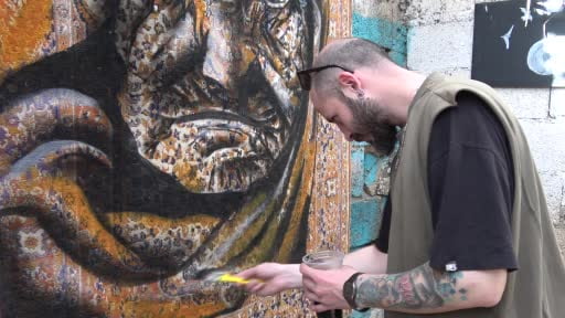 Nostaljik perde ve halıları sanat eserine dönüştürüyor
