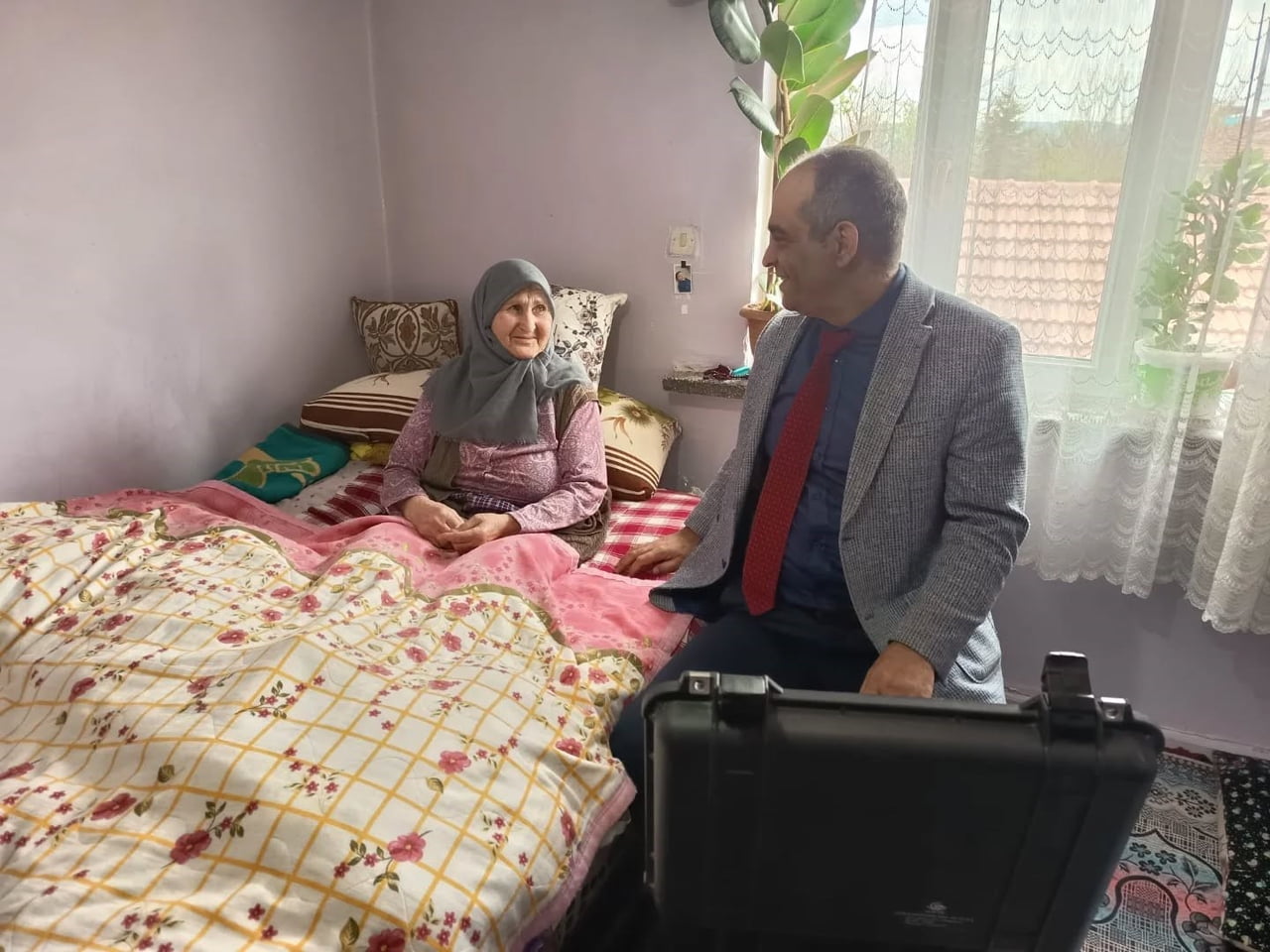 NÜFUS HİZMETİ VATANDAŞIN KAPISINA GÖTÜRÜLDÜ