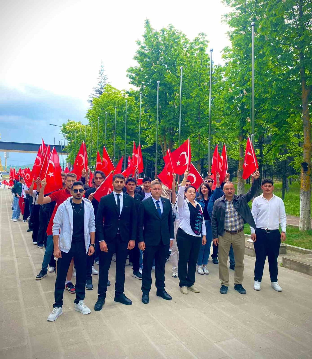 ODTÜ'DE TÜRK BAYRAĞINA YÖNELİK SALDIRIYA TEPKİ AMACIYLA BİLECİK'TE 350 KİŞİNİN KATILIMIYLA YÜRÜYÜŞ...