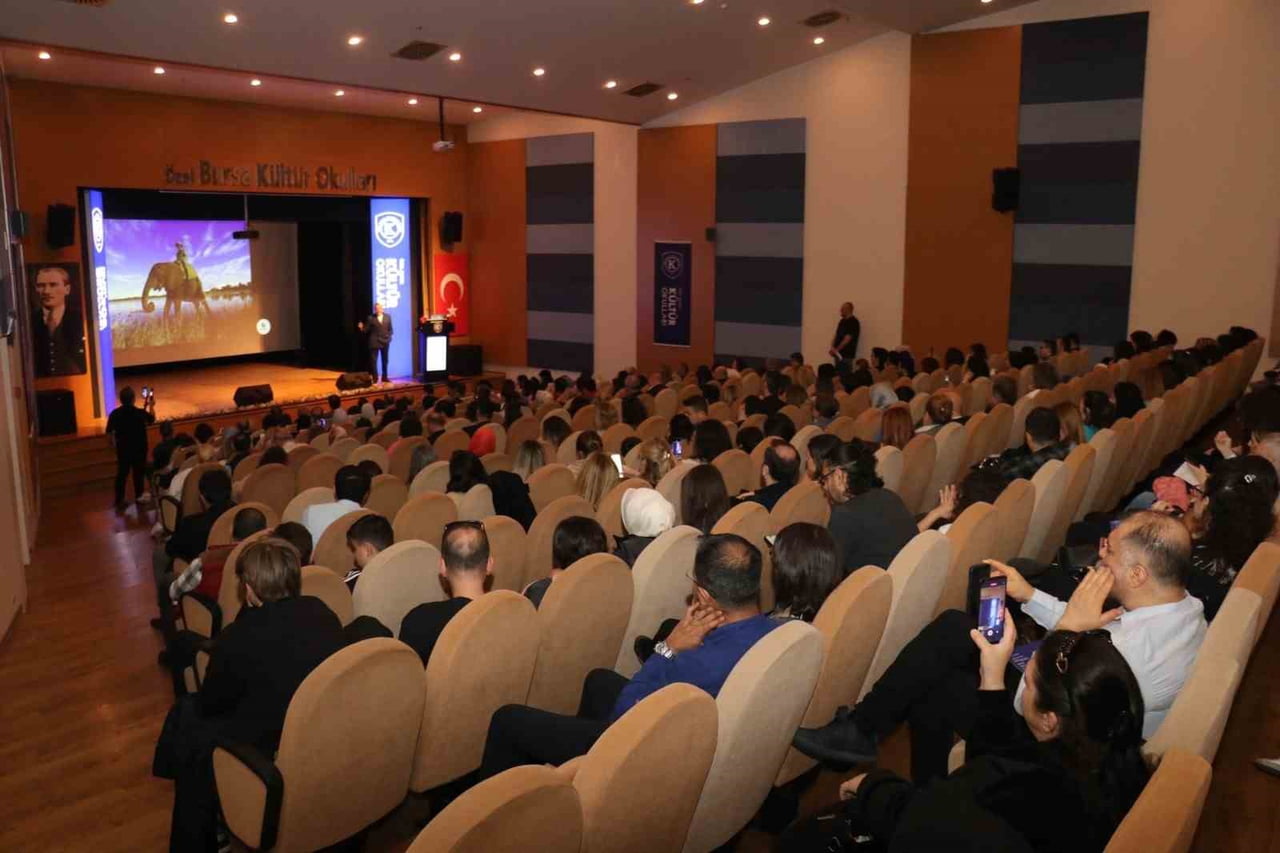 ÖĞRENCİLERİN KONUŞTUĞU, EBEVEYN VE EĞİTİMCİLERİN DİNLEDİĞİ TERSİNE MENTÖRLÜK ZİRVESİ BÜYÜK İLGİ...