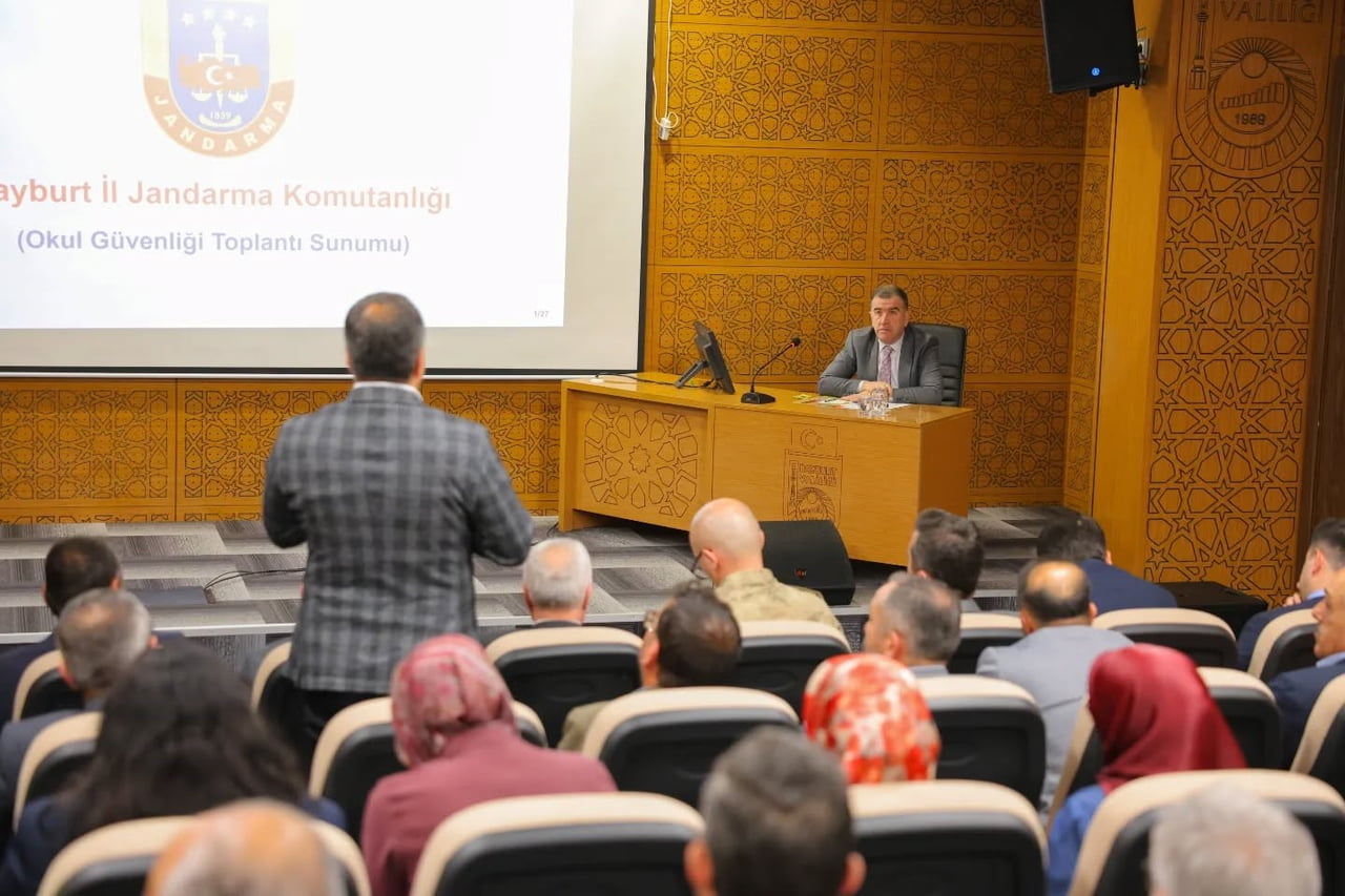 OKUL ÇEVRELERİNDEKİ GÜVENLİK ÖNLEMLERİ DEĞERLENDİRİLDİ