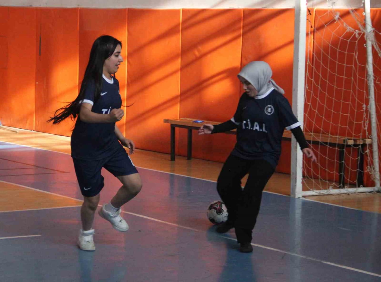 OKUL ÇIKIŞI SPORLA KÖTÜ ALIŞKANLIKLARDAN UZAKLAŞIYORLAR