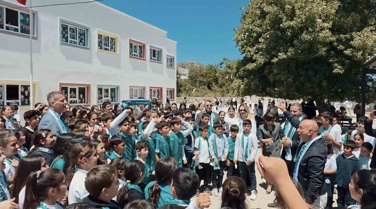 OKULLARDA BODRUM FK COŞKUSU YAŞANDI
