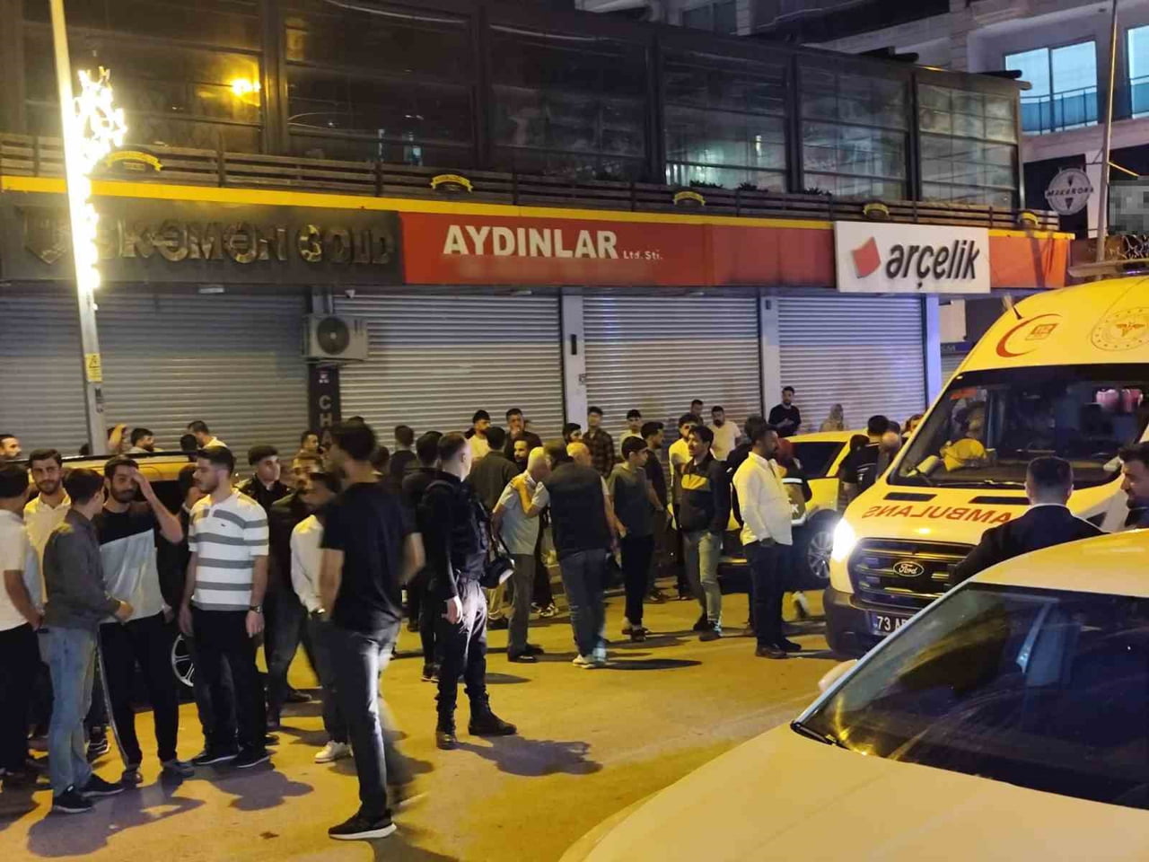 OLAY, CİZRE İLÇESİ KALE MAHALLESİ CABA SOKAK'TA GECE GEÇ SAATLERİNDE MEYDANA GELDİ.