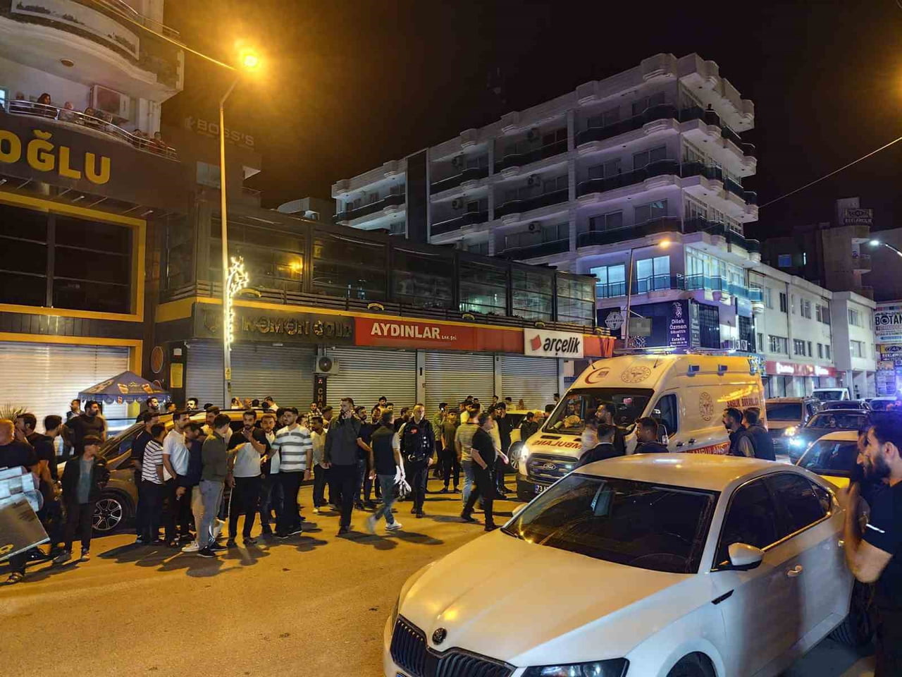 OLAY, CİZRE İLÇESİ KALE MAHALLESİ CABA SOKAK'TA GECE GEÇ SAATLERİNDE MEYDANA GELDİ.