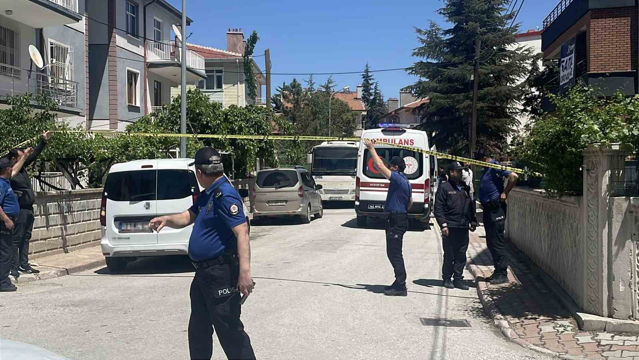OLAY, ÖĞLE SAATLERİNDE MERKEZ MERAM İLÇESİ HAVZAN MAHALLESİ BENEKLİ SOKAK ÜZERİNDE BULUNAN 3 KATLI...