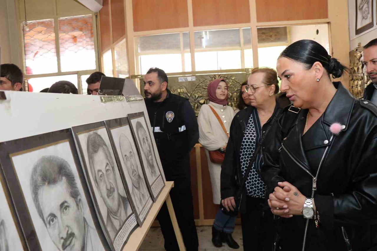 OLTULU EMEKLİ RESİM ÖĞRETMENİ NEŞAT DEMİRCAN TARAFINDAN HAZIRLANAN SOSYAL İÇERİKLİ RÖLYEF, HEYKEL...