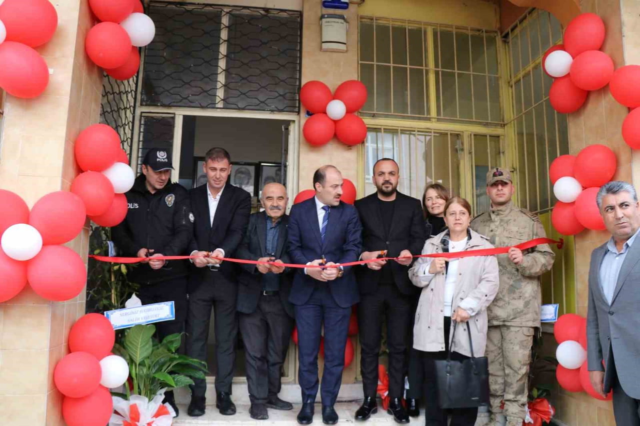 OLTULU EMEKLİ RESİM ÖĞRETMENİ NEŞAT DEMİRCAN TARAFINDAN HAZIRLANAN SOSYAL İÇERİKLİ RÖLYEF, HEYKEL...