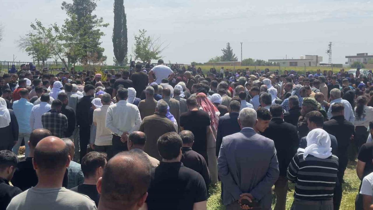 ÖLÜ OLARAK BULUNAN 5 YAŞINDAKİ ÇOCUK DEFNEDİLDİ
