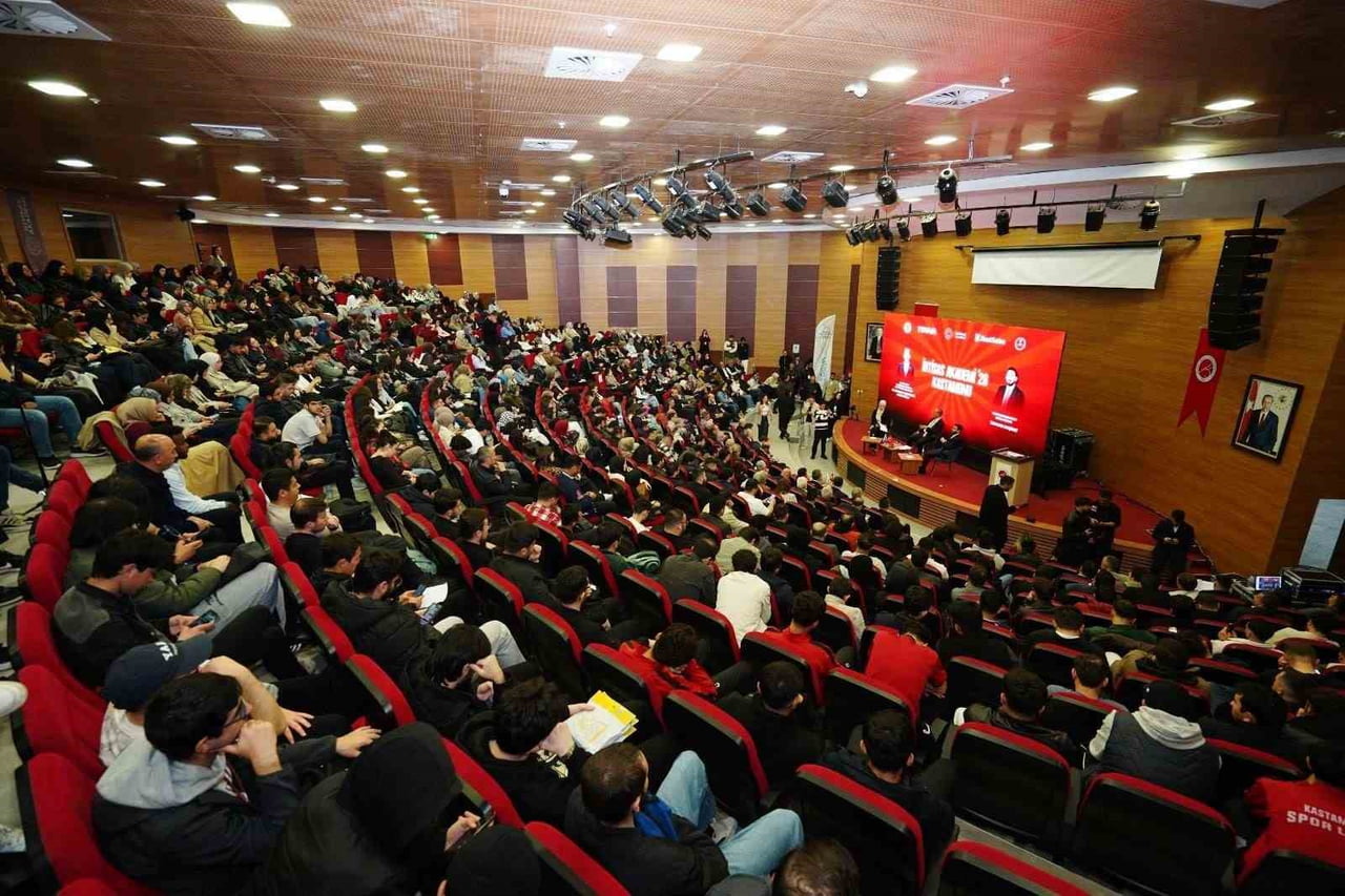 ÖNCEKİ DÖNEM GENÇLİK VE SPOR BAKANI, AK PARTİ İZMİR MİLLETVEKİLİ DR. MEHMET KASAPOĞLU, TÜGVA...