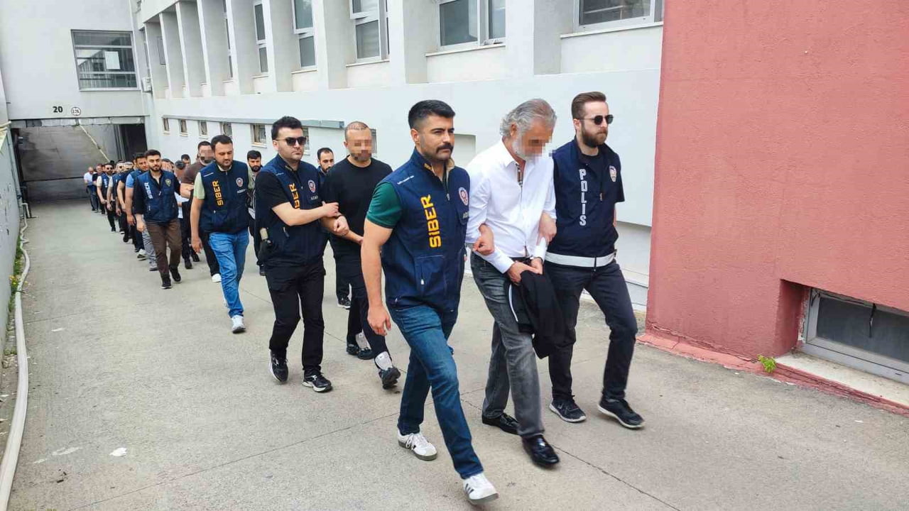 ÖNDEKİ ÇETE LİDERİ SELAHATTİN A.U.