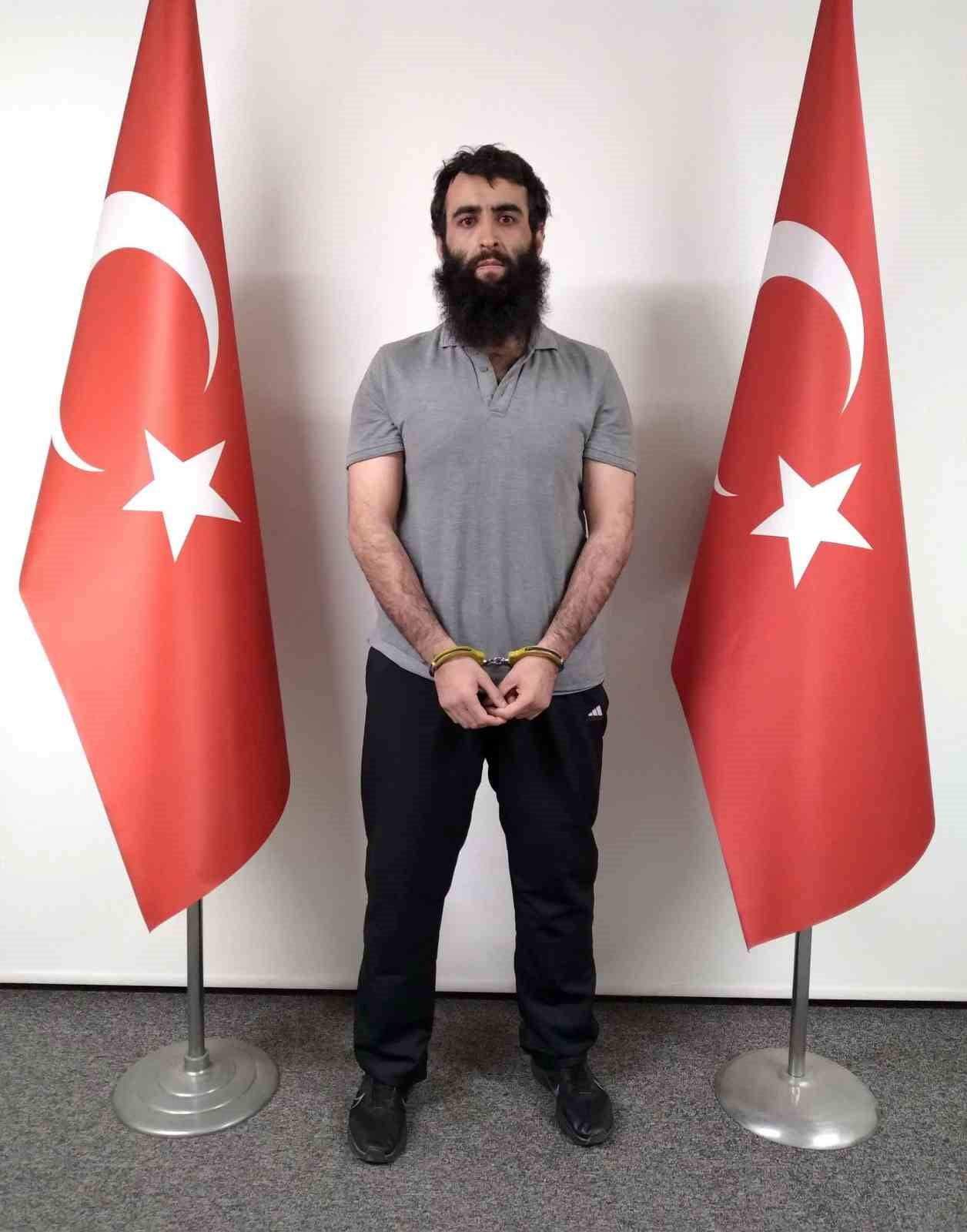 OPERASYON SONUCU KIRMIZI BÜLTEN İLE ARANAN 10 DEAŞ'LI YAKALANARAK TÜRKİYE'YE GETİRİLDİ.