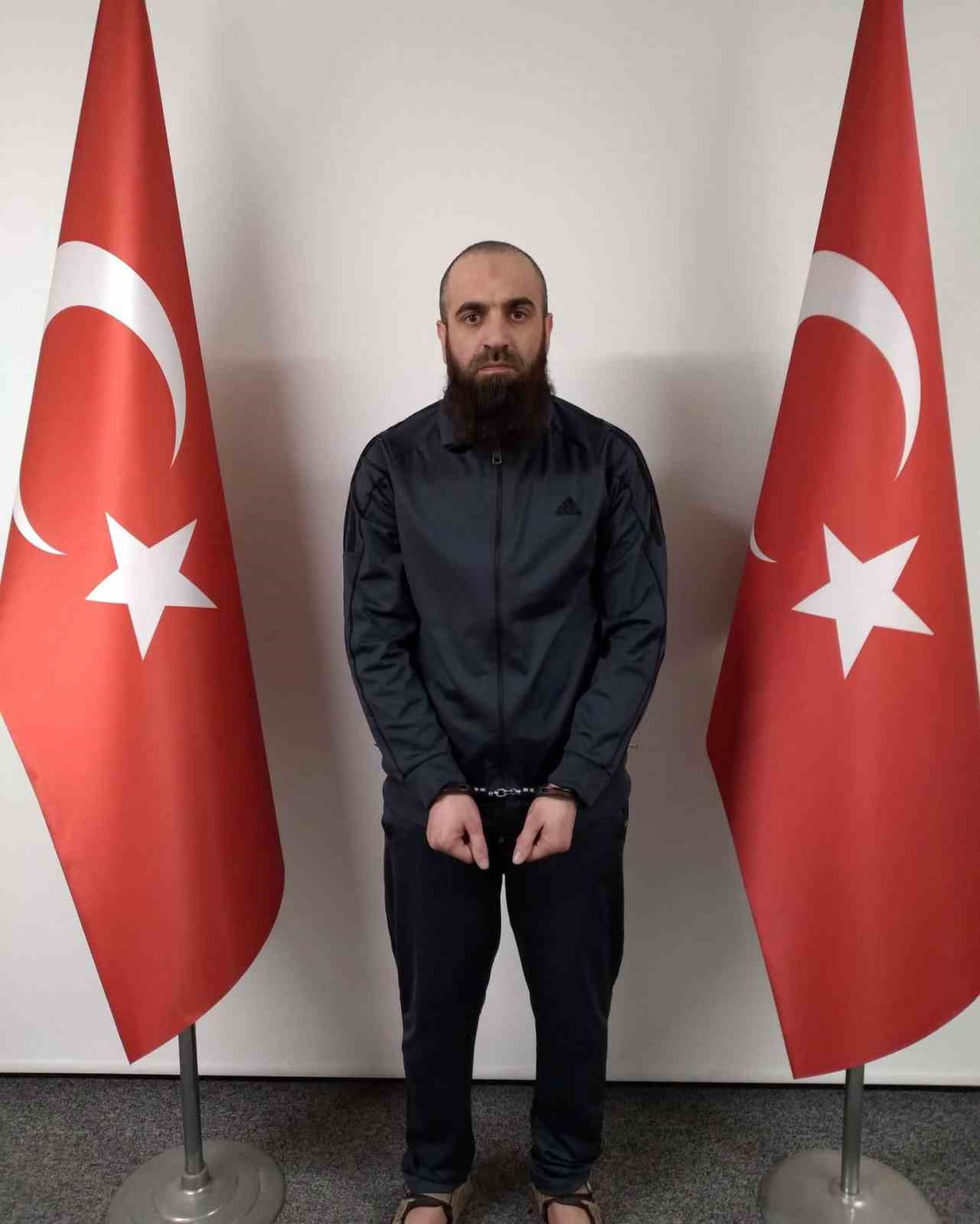 OPERASYON SONUCU KIRMIZI BÜLTEN İLE ARANAN 10 DEAŞ'LI YAKALANARAK TÜRKİYE'YE GETİRİLDİ.