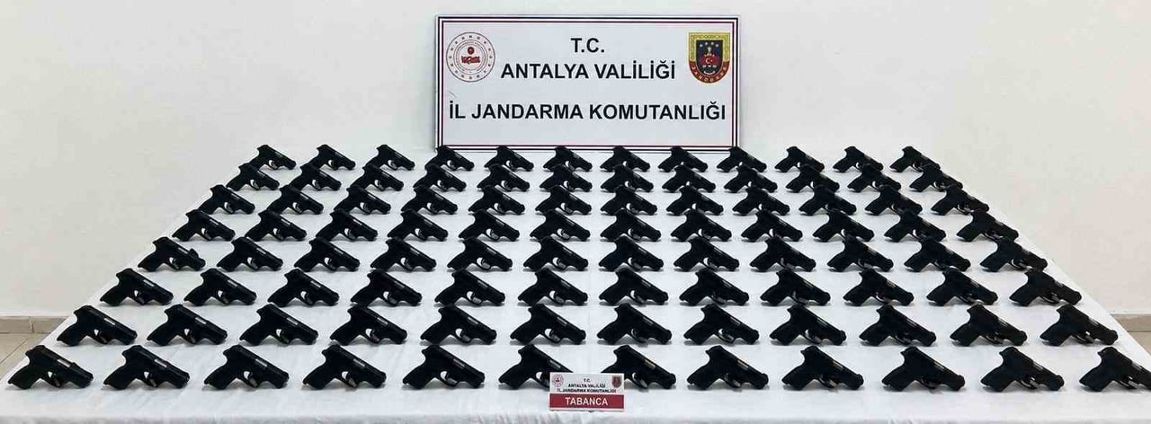 OPERASYONDA 100 ADET RUHSATSIZ TABANCA ELE GEÇİRİLDİ