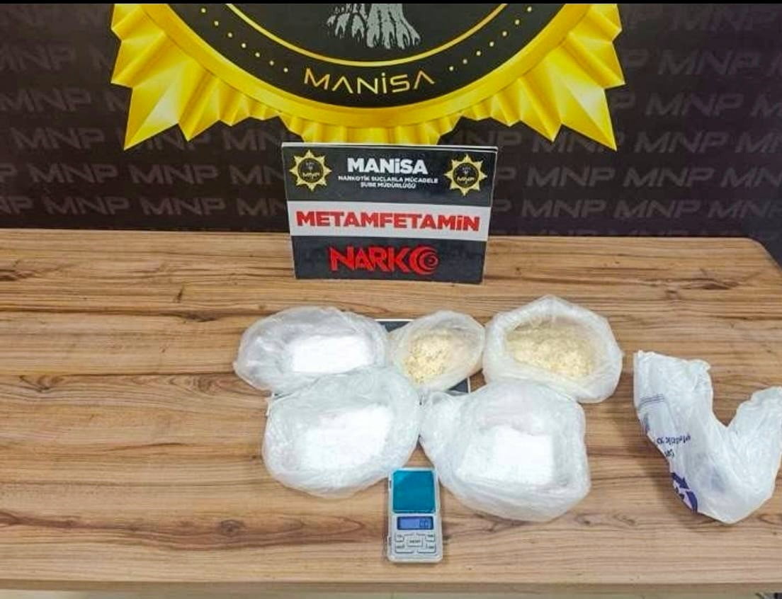 OPERASYONDA 2 KİLO 42 GRAM METAMFETAMİN ELE GEÇİRİLDİ