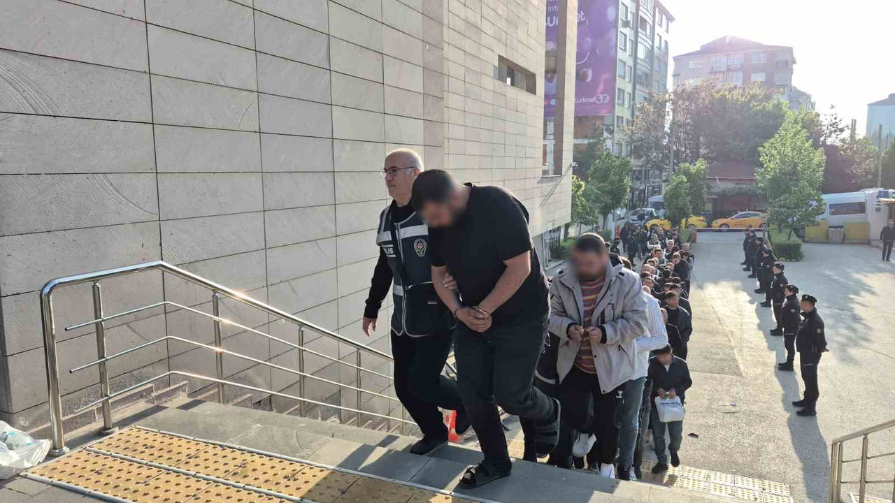 OPERASYONDA GÖZALTINA ALINAN 91 ŞÜPHELİDEN 45'İ ADLİYEYE SEVK EDİLDİ.