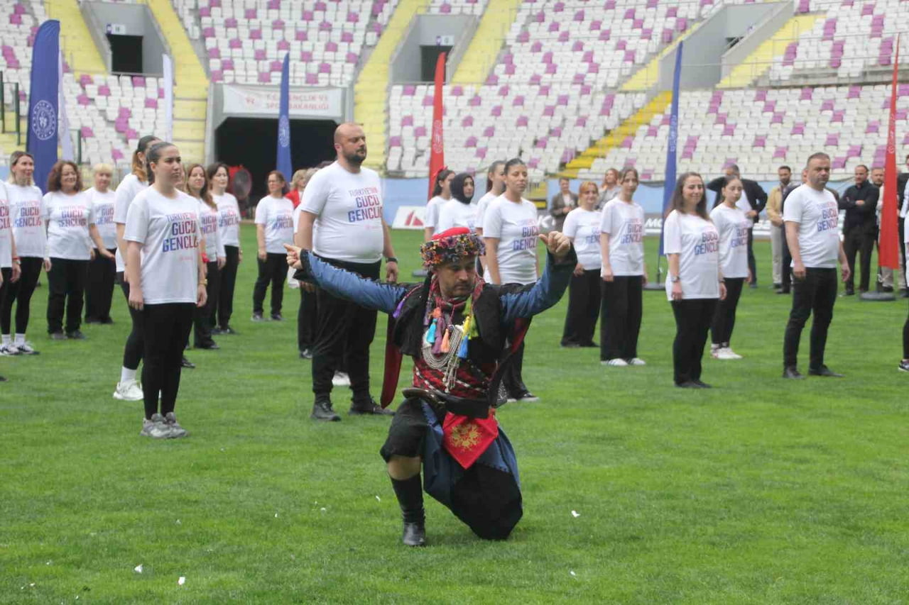 ORDU'DA, 19 MAYIS ATATÜRK'Ü ANMA, GENÇLİK VE SPOR BAYRAMI TÖRENLERLE KUTLANDI.