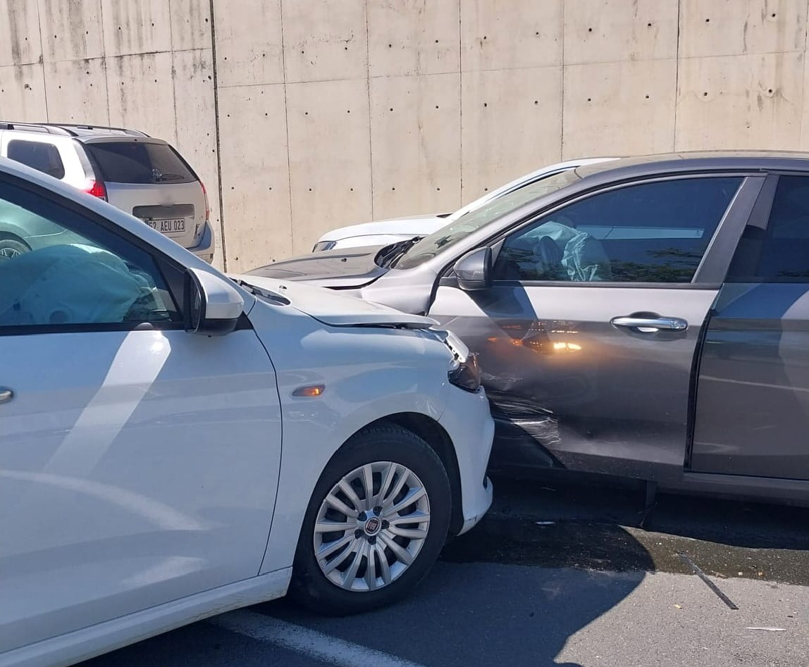 ORDU'NUN ULUBEY İLÇESİNDE 3 OTOMOBİLİN ÇARPIŞMASI SONUCU MEYDANA GELEN TRAFİK KAZASINDA 5 KİŞİ...