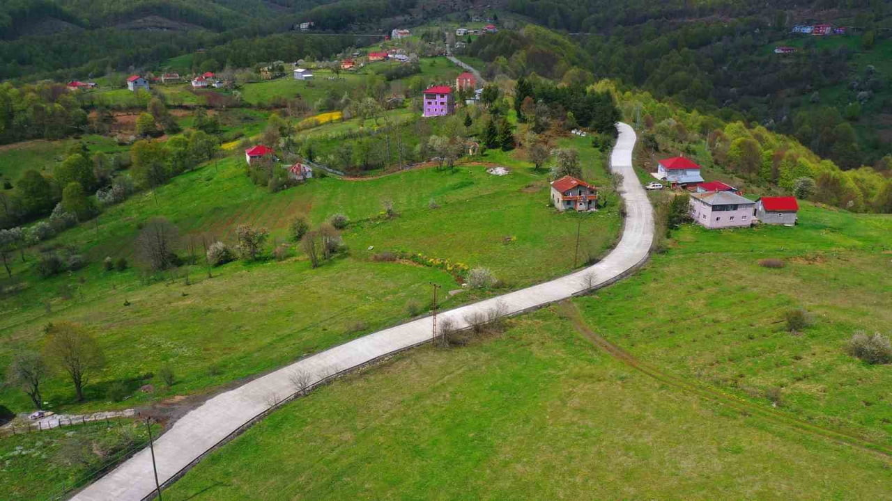 ORDU BÜYÜKŞEHİR BELEDİYESİ, KIRSAL MAHALLELERDE ULAŞIM STANDARDINI YÜKSELTMEK İÇİN YOL...