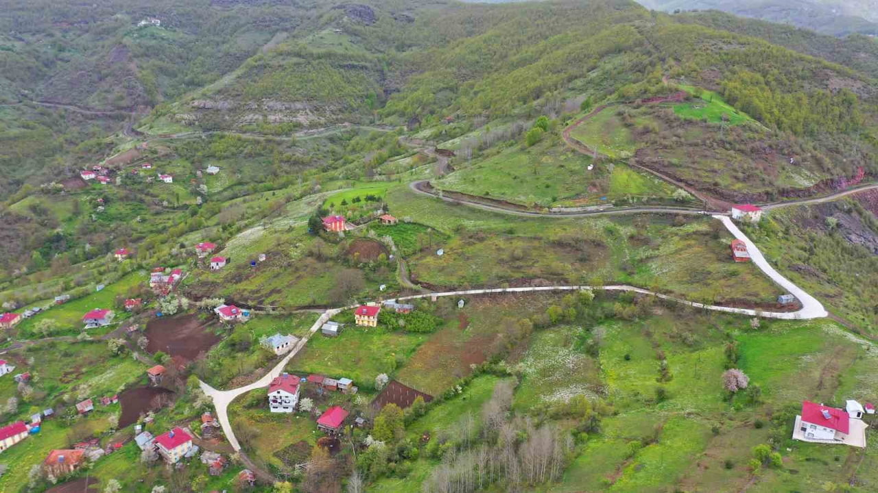 ORDU BÜYÜKŞEHİR BELEDİYESİ TARAFINDAN KIRSAL MAHALLELERDE BETON YOL ÇALIŞMALARINI...