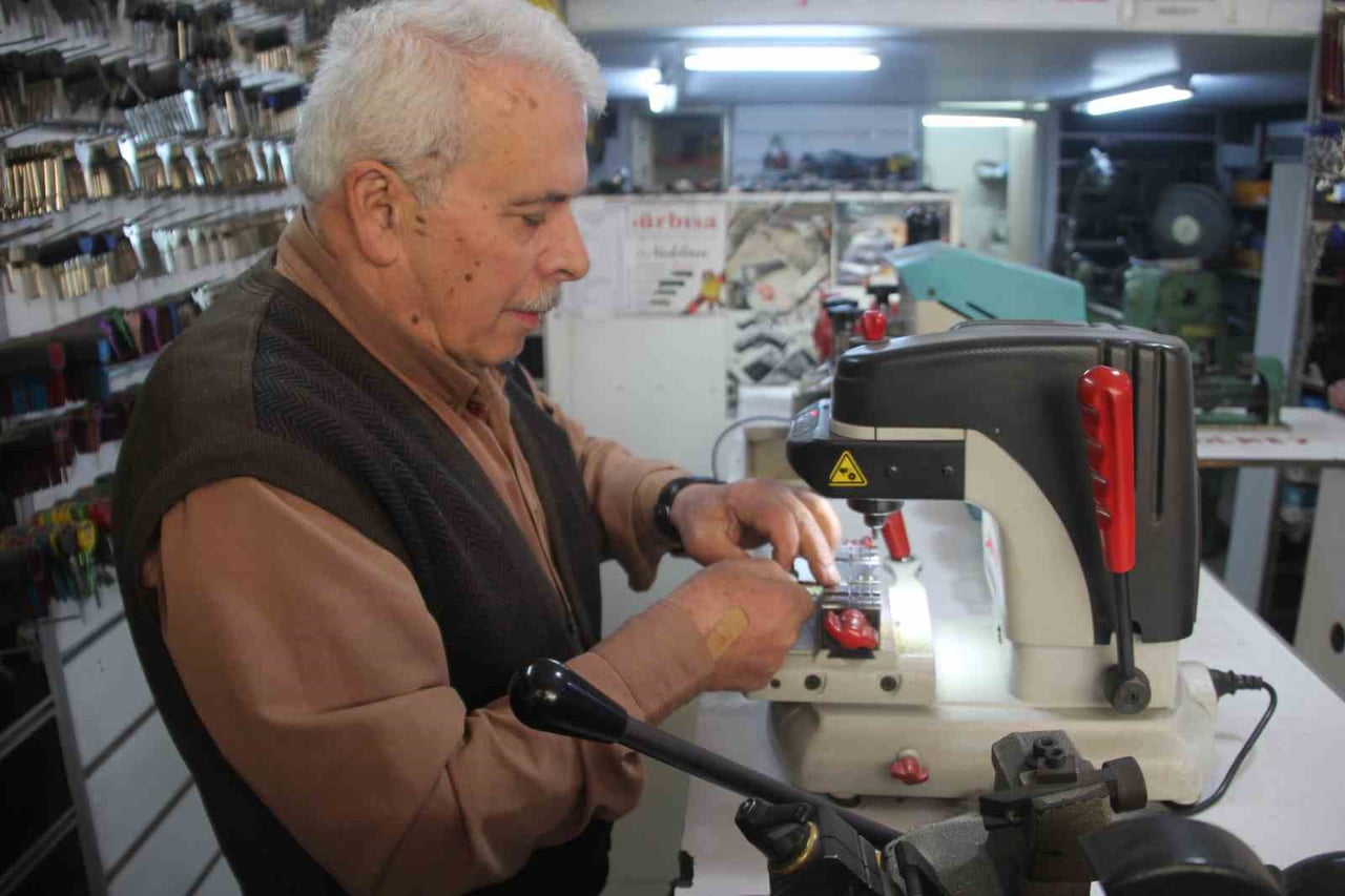 ORDU’NUN ALTINORDU İLÇESİNDE YAŞAYAN ÇİLİNGİR USTASI ZEKERİYA ŞENTÜRK, MESLEK HAYATI YARIM ASRI...