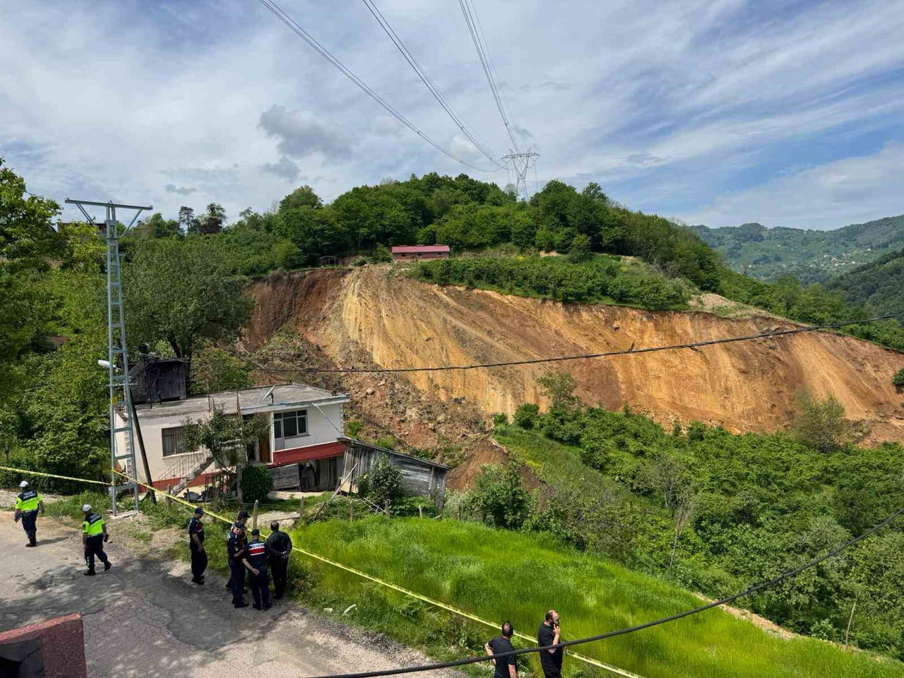 ORDU’NUN FATSA İLÇESİNDE BİR FINDIK BAHÇESİNDE HEYELAN MEYDANA GELDİ.