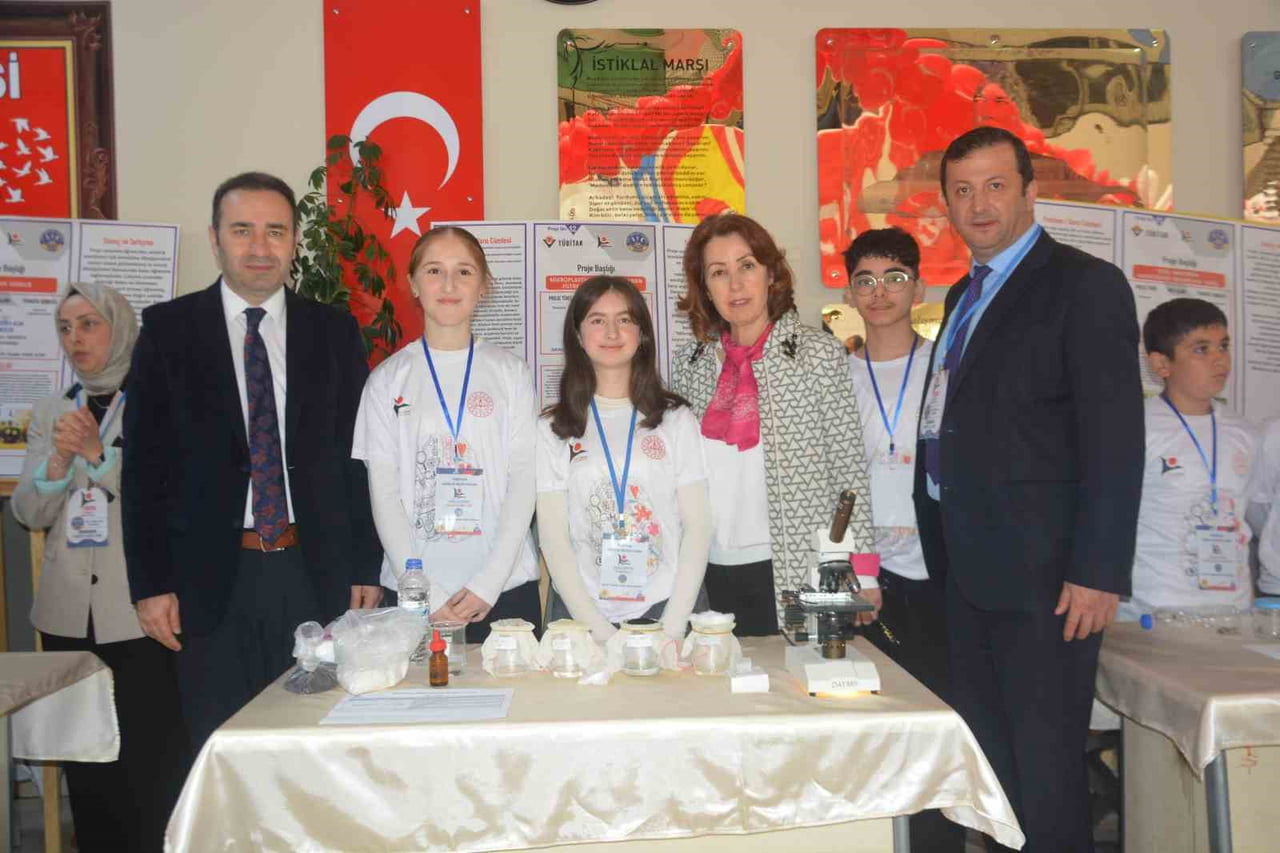ORDU’NUN ÜNYE İLÇESİNDE, ŞEHİT TANER KART ORTAOKULU TARAFINDAN DÜZENLENEN BİLİM ŞENLİĞİNDE 19...
