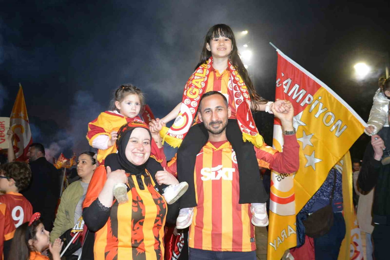 ORDU’NUN ÜNYE İLÇESİNDE TRENDYOL SÜPER LİG’İN 33. HAFTASINDA ŞAMPİYONLUĞUNU İLAN EDEN...