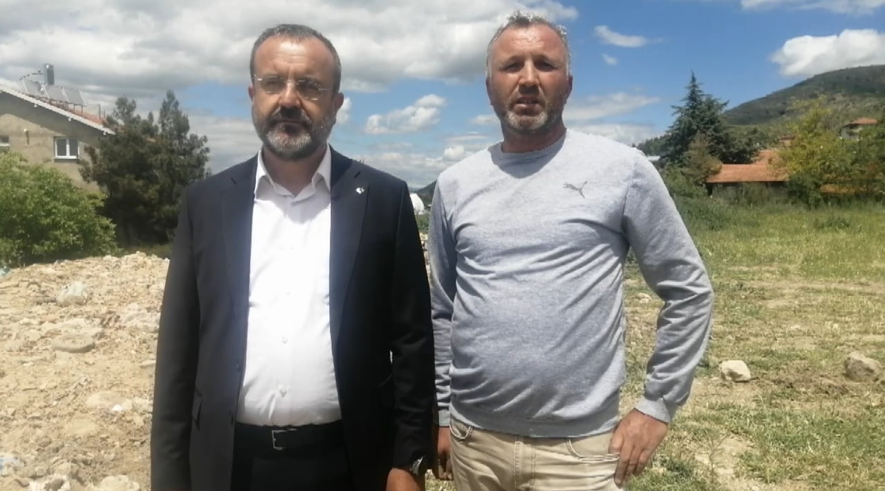 ORKUN ÇİFTÇİ, CEKETLİ OLAN VATANDAŞ MEHMET ERTUNÇ